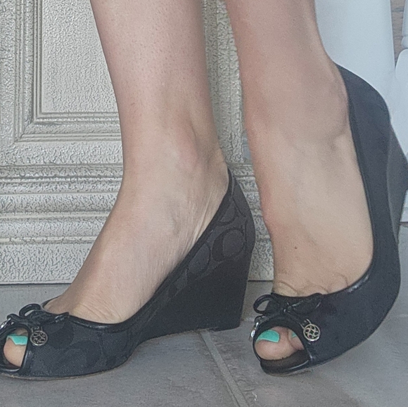 Coach! Black Poala open Calf peep toe wedge monogram logo size 6.5 - Picture 5 of 14